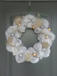 Winter Wreath Silver And Gold With White Deco Mesh Christmas Wreaths Diy Easy Christmas Mesh Wreaths Christmas Wreaths