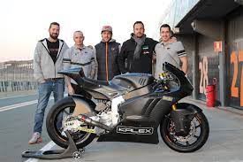 Finish the 20 new levels while performing various exciting stunts on your motorcycle. The First Triumph Triple Powered Kalex Moto2 Bike Triumph Triple Bike Motorbikes