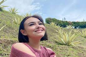 Jun 21, 2021 · peran diva di sinetron mermaid in love 2 dunia bersama amanda manopo, angga aldi yunanda, syifa hadju, membawa nama syahnaz larez semakin populer dan dikenal luas oleh masyarakat indonesia, khususnya para remaja muda. Profil Dan Biodata Amanda Manopo Pemeran Andin Istri Aldebaran Di Sinetron Ikatan Cinta Malang Terkini