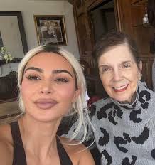 Me and my bestie co-worker taking selfies 👯‍♀️