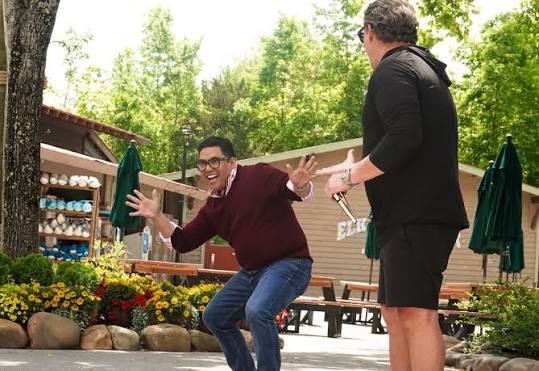 The Great Food Truck Race “Sweet & Savory: Dishing It Out at Dollywood”  Premiering Sunday, August 23rd at 9pm The final four teams arrive at  Dollywood in Pigeon Forge, Tenn., where massive