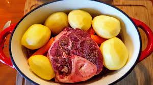 Vom manca mai incolo cu cartof copt si unt cu salvie si usturoi, fireste ca garnitura. Vrabioara De Vitel La Cuptor Mananci Acasa