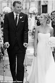 Manuel Neuer Marries Nina Weiss On Crutches As Mario Gotze Attends Manuel Neuer Soccer Guys Football