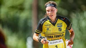 Tove alexandersson är en svensk, professionell idrottare som tävlar i orientering, skidalpinism, trailrunning och skidorientering. Tove Alexandersson Snubblade Pa Mallinjen Lyckades Inte Bli Historisk Svt Sport