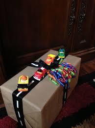 Gifts for good curates premium gifts for companies & professionals that support charitable causes in 19 states and 65 countries around the globe. 11 Unusual Gift Toppers That Look Really Good Gift Canyon Birthday Gift Wrapping Gift Toppers Creative Gift Wrapping