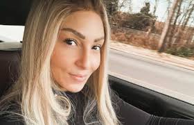 The Bus' Stops by 'The Neighborhood,' Live Playoffs