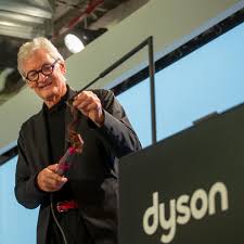 While at gresham's, james dyson joined a track. James Dyson Warum Es Den Brexit Fan Nach Singapur Zieht Stern De