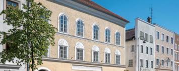 According to franz martin, in his braunauer hauschronik (salzburg 1943), it originally consisted of two buildings, the owners of which were can be identified from the 17th century. Braunau Oo Hitlers Geburtshaus Wird Polizeistation Initiative Denkmalschutz
