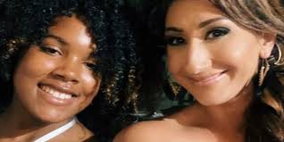 'Women Inspiring Kindness' group in Simi Valley turns hate crime victim  into victor