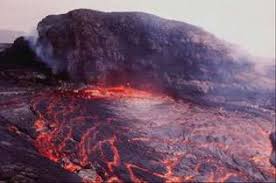The series begins by exploring nyiragongo, which has erupted twice in the last 50 years, most recently in 2002, when it devastated the nearby city of goma. Le Volcan Nyiragongo Menace Toujours