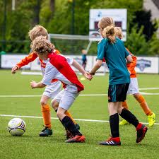 Ook mogen er thuis weer vier bezoekers ontvangen worden. Tevckhezgid Rm