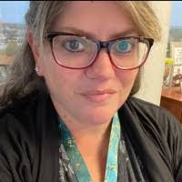 Lisa Hiett's Instagram, Twitter & Facebook