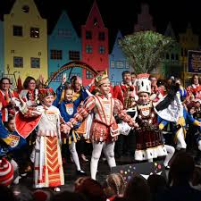 Kölner Kinderdreigestirn 2023: Prinz Tim II., Bauer Matheo und Jungfrau  Marlene