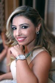 Danielle Peixoto estreia superbem nas quatro décadas!