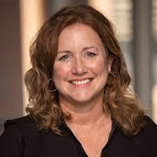 Elizabeth Stone's Instagram, Twitter & Facebook