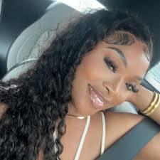 Mallie Lawrence's Instagram, Twitter & Facebook