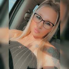 👶✨ The perfect bedside bassinet! Adjustable height, breathable mesh,  storage caddy, and wheels for easy movement. On sale now for 99.XX! 🛏️💛