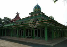 Masjid ini, adalah destinasi wisata religi utama di madura, terlihat begitu fotogenik dan cantik. Melihat Keberadaan Masjid Berusia Dua Abad Di Mojokerto Faktualnews Co