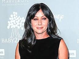 Shannen doherty says honoring luke perry is what made her join 'bh90210' (exclusive). Beverly Hills 90210 Star Shannen Doherty Hat Wieder Krebs Blick