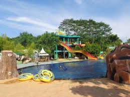 Waterpark Kingdom Animalia Citraland City Samarinda Ibukota Kita Ricky is at kolam pemancingan tjiu palace.