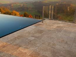 Steinplatten Aus Travertin Noce Fur Terrasse Balkon Und Als Gehweg Terrassenplatten Naturstein Terrasse Gartenfliesen