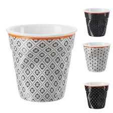 Tasse A Cafe En Porcelaine 4 Modeles Les Froisses Revol Vaisselle Tasse Cafe Mug Design