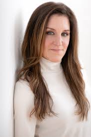 Sarah Wallace's Instagram, Twitter & Facebook