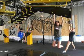 Le parcours « ninja warrior » regroupe des épreuves d'agilité et de force sur près de 200 m2. Conflans District 78 Le Nouveau Ninja Warrior La Gazette Du Val D Oise