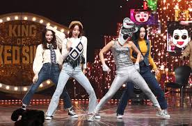 Check spelling or type a new query. 200905 Jinsoul Yves Olivia Hye On Stage With Contestant Performing Cherry Bomb Orig Nct127 Mbc King Of Masked Singer Press Photo Loona
