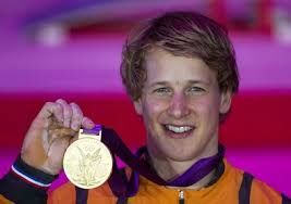 De olympische spelen worden uitgesteld tot 2021, maar het evenement blijft tokio 2020 heten. Zonderland Pakt Olympisch Goud Op Rekstok Olympische Spelen Sporter Gymnastiek