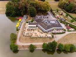 Durch die kostenlosen parkplätze direkt am haus sind sie schnell und. Bootsverleih Und Haus Am See Am Decksteiner Weiher In Koln Creative Commons Bilder