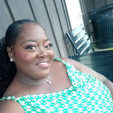 Shondra Giles's Instagram, Twitter & Facebook