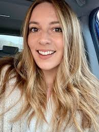 Lindsey Miller's Instagram, Twitter & Facebook