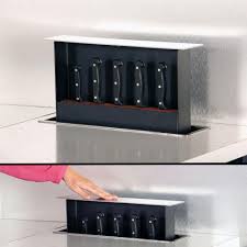 D Une Simple Pression De La Main Vos Couteaux De Cuisine Apparaitront Comme Par Magie Cett Systeme De Rangement Amenagement De La Cuisine Accessoires Cuisine