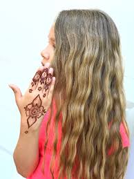 Henna tattoo pics, designs, and lots of designs! Caring For Your Henna Body Art Design For Darkest Results Henna Sooq Hair Dye Healthy Hair Care Body Art