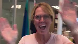 Zoe Daniel: Teal MP for critical seat of Goldstein is defeated by Liberal  Tim Wilson after declaring victory and throwing a dance party in her office 