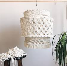 Yeni Tasarim Makrome Avize De Bu Hafta Gonderime Hazir Bayiliyoruz Kendilerine Bilgi Ve Siparis Icin De Zaten Mesaj Macrame Art Macrame Wall Hanging Macrame