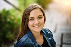 Kaylee Bearden's Instagram, Twitter & Facebook