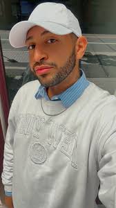 Hi, I'm looking for a place to move into ASAP, either now or October 1st.  I'm relocating from Boston for work and need quick T access to SoHo. As a  33-year-old gay