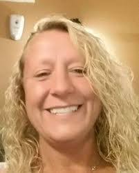 Robyn Mosley's Instagram, Twitter & Facebook