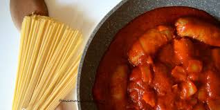 Preparare la pasta salsiccia e peperoni è davvero semplicissimo e veloce, per il condimento vi basterà sbriciolare la salsiccia e tagliare i peperoni a listarelle. Sugo Con Salsiccia E Peperoni Ilaria Zizza