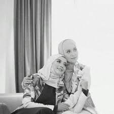 Disana mereka mula bergaya seperti anak orang kaya dan mengenali dani dan idzham. Jula Juli Bintang Cinta Photos Facebook