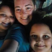 What are some good nail salons in Toledo?