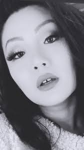 Jane Hyatt's Instagram, Twitter & Facebook