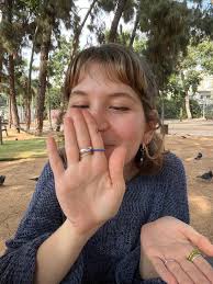 Hi there! My name is Sidney and I'm looking to find a few roomies or a room  to rent in the next few months (ideal move in is October or early November).