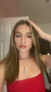 Erin Whelan's Instagram, Twitter & Facebook