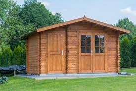 Durch die niedrige viskosität der farbe wird ein gutes eindringverhalten und somit eine gute haftung der end beschichtung erreicht. Gartenhaus Selbst Streichen So Geht Es Holzschutz Genial