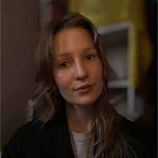 Elizabeth Ainslie Email & Phone Number