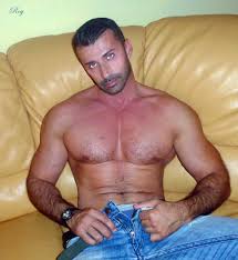 Accompagnatore e Gigolo a Parma per donne e coppie