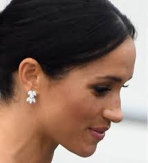 The bride, meghan markle, is american and previously worked as an actress, blogger, and charity ambassador and advocate. Meghans Mirror Pa Twitter Love Meghanmarkle The Duchessofsussex S Birks Snowflake Earrings But Can T Come Up With The 12 000 To Buy Them Here S A Mirrormeg That Is Stunningly Close And Under 50